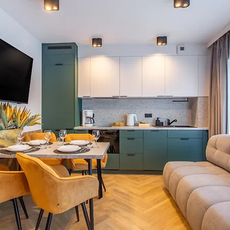 公寓 Obroncow Pokoju 11 *